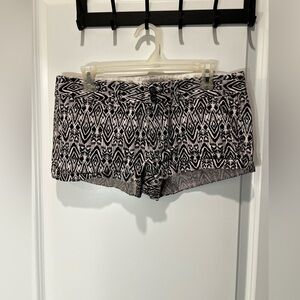 American Eagle Stretch Black and White Low Rise Shorts Size 8